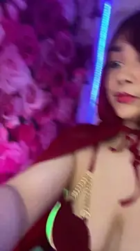 Snapshot of SweetLittleRed chatting on June 7, 2026, 5:11 am SweetLittleRed online show from June 7, 2026, 5:11 am