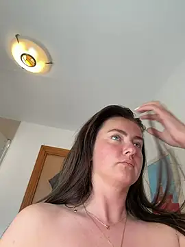 LolaSkyee online show from May 16, 2026, 2:38 pm
