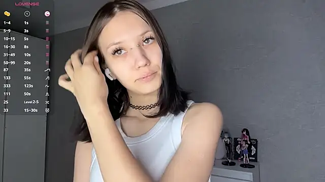 AmeliaMiotii online show from May 17, 2026, 11:39 am