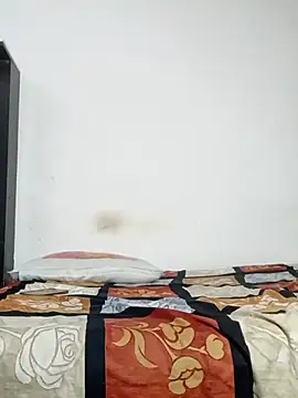 Sexyy Bhabhi 143 online show from July 28, 2026, 3:32 pm