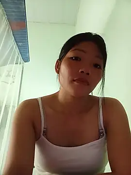 Snapshot of -Quyny- chatting on June 9, 2026, 4:57 am -Quyny- online show from June 9, 2026, 4:57 am