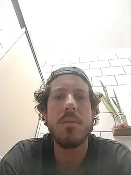 Snapshot of Surfista0012 chatting on July 15, 2026, 9:25 am Surfista0012 online show from July 15, 2026, 9:25 am