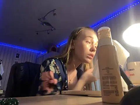 Snapshot of melissashineeee chatting on April 3, 2026, 10:46 am melissashineeee online show from April 3, 2026, 10:46 am