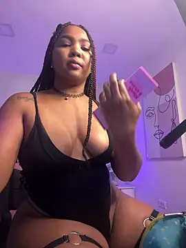 madisoncurt  online show from May 19, 2026, 11:49 am