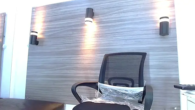 Snapshot of LuckyBluex chatting on March 28, 2026, 5:51 am LuckyBluex online show from March 28, 2026, 5:51 am