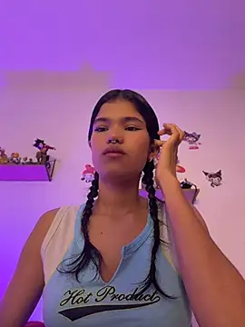 Emycarver09  online show from May 7, 2026, 12:32 pm
