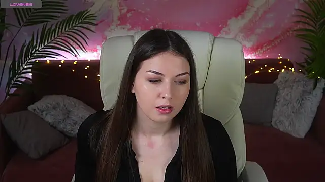 Snapshot of LindsyRawr chatting on April 16, 2026, 8:53 pm LindsyRawr online show from April 16, 2026, 8:53 pm