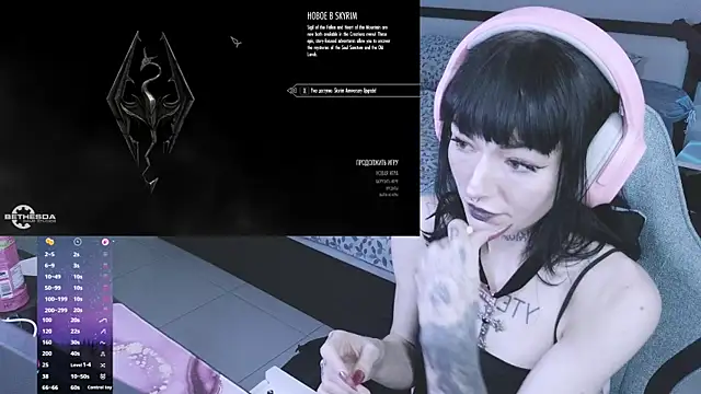 Snapshot of H3xD0ll chatting on July 3, 2026, 4:57 pm H3xD0ll online show from July 3, 2026, 4:57 pm