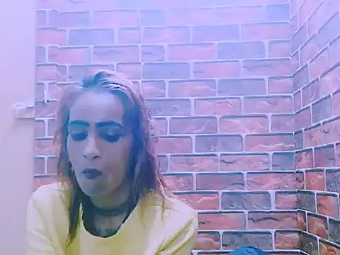 Snapshot of Alanadelray21 chatting on April 5, 2026, 10:07 pm Alanadelray21 online show from April 5, 2026, 10:07 pm