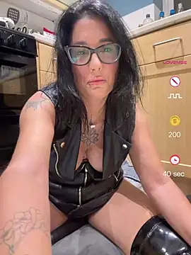 IvyBelleMilf online show from June 6, 2026, 9:41 pm