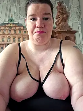 curvystachel42 online show from April 10, 2026, 1:16 pm