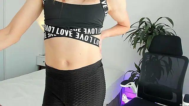 LilyReina online show from March 31, 2026, 5:57 pm