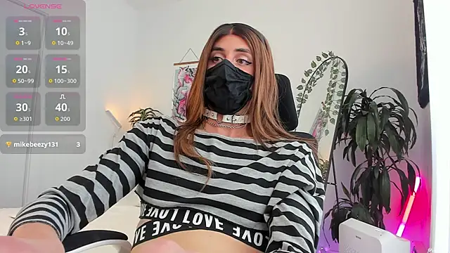 LilyReina online show from June 2, 2026, 6:54 pm