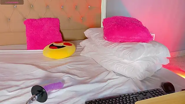 Snapshot of CandyRose__ chatting on March 31, 2026, 4:46 am CandyRose online show from March 31, 2026, 4:46 am