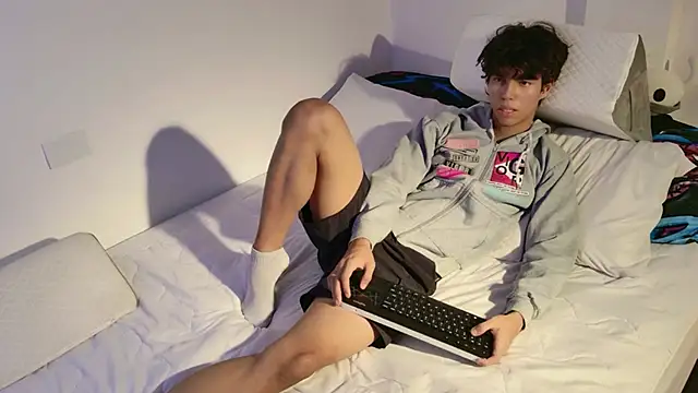 Mael Twink online show from July 28, 2026, 8:12 pm