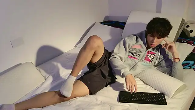 Mael Twink online show from July 28, 2026, 8:52 pm