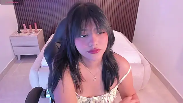 MILLYEVANS1 online show from May 1, 2026, 3:11 am
