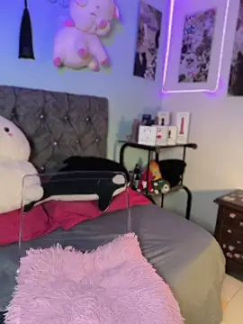 Chloee Reed online show from July 26, 2026, 9:49 am