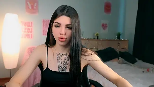 molly rettyy online show from June 8, 2026, 4:02 am
