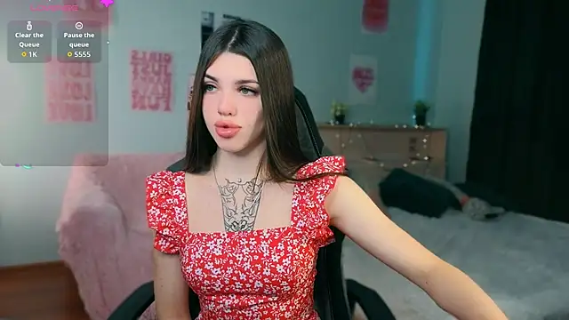 molly rettyy online show from July 20, 2026, 4:05 am