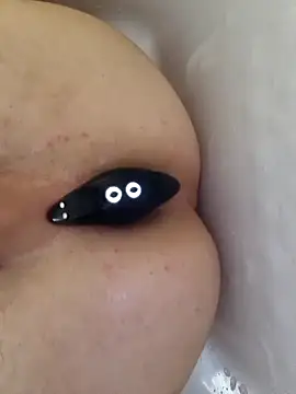 Snapshot of SERRHOT chatting on April 3, 2026, 3:54 pm SERRHOT online show from April 3, 2026, 3:54 pm