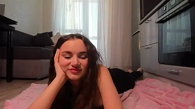 AlinaLuxxx online show from May 23, 2026, 6:18 am