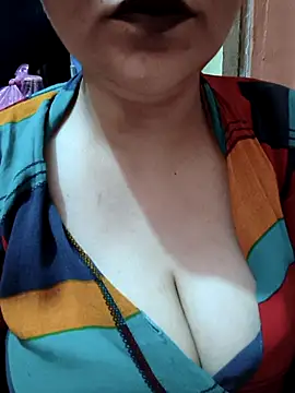 ZOYA KHAN-123 online show from May 5, 2026, 4:48 pm