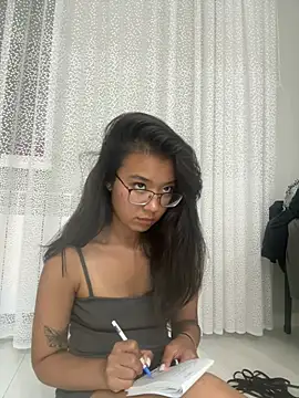 Snapshot of Z_Milll chatting on July 16, 2026, 8:37 pm Z Milll online show from July 16, 2026, 8:37 pm