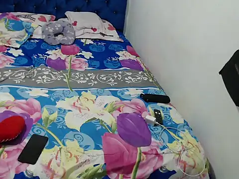 Snapshot of kiaraluna_ chatting on May 7, 2026, 12:16 am kiaraluna online show from May 7, 2026, 12:16 am