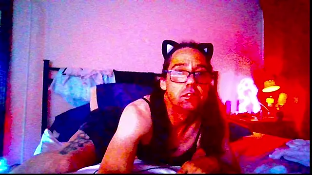 Snapshot of courtney1982 chatting on April 6, 2026, 4:30 pm courtney1982 online show from April 6, 2026, 4:30 pm