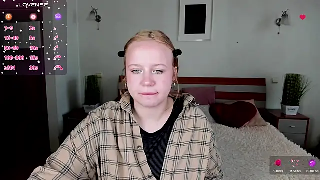 Snapshot of KittyCutest chatting on March 30, 2026, 8:37 am KittyCutest online show from March 30, 2026, 8:37 am