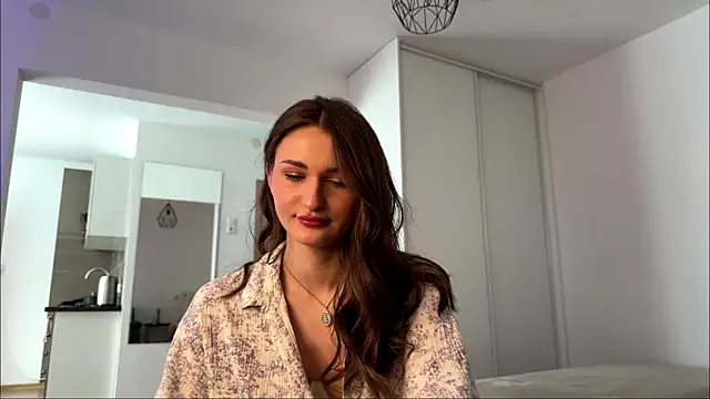 HallieHollo online show from May 17, 2026, 1:07 pm