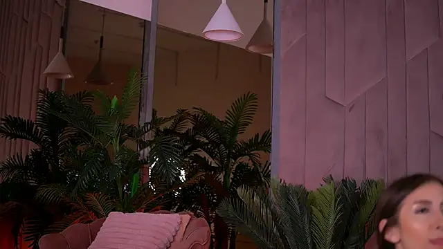 AryaNoire online show from April 28, 2026, 3:33 am