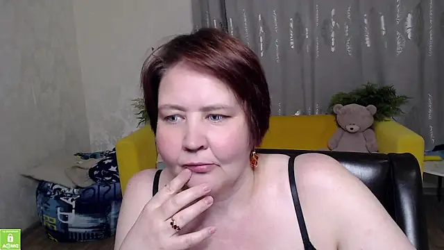 QUEEN02030 online show from May 8, 2026, 3:06 pm