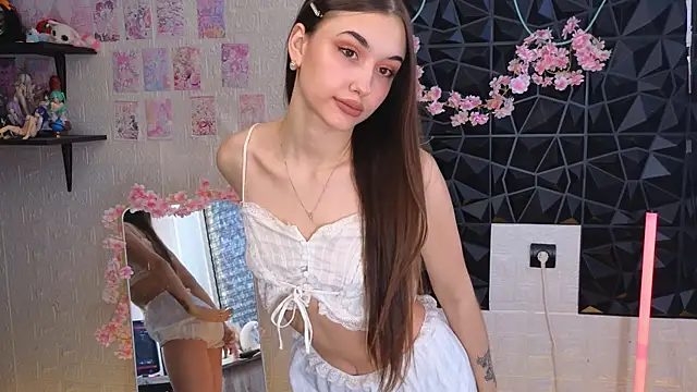 Snapshot of belle_cute chatting on April 4, 2026, 2:54 am belle cute online show from April 4, 2026, 2:54 am