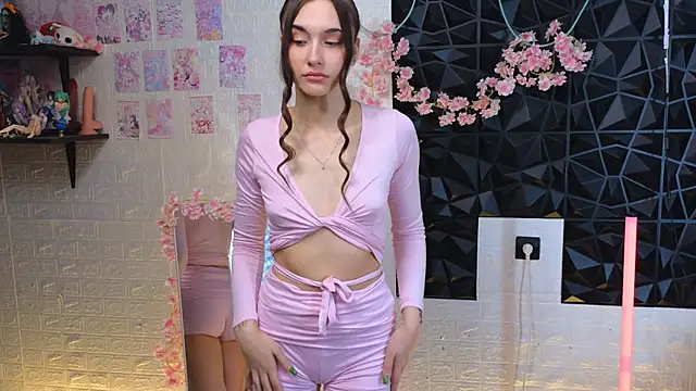 Snapshot of belle_cute chatting on April 24, 2026, 3:09 am belle cute online show from April 24, 2026, 3:09 am