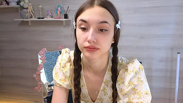 Snapshot of belle_cute chatting on June 11, 2026, 3:26 am belle cute online show from June 11, 2026, 3:26 am