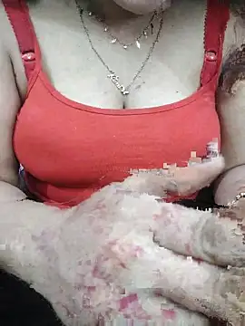 Snapshot of Your_Mommy_003 chatting on April 3, 2026, 8:51 pm Your Mommy 003 online show from April 3, 2026, 8:51 pm