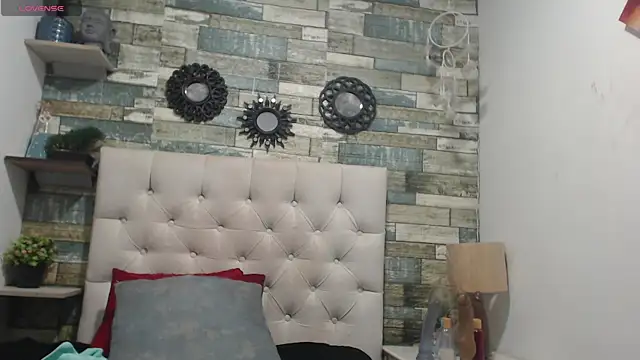 Skylernaomi online show from June 9, 2026, 3:34 pm