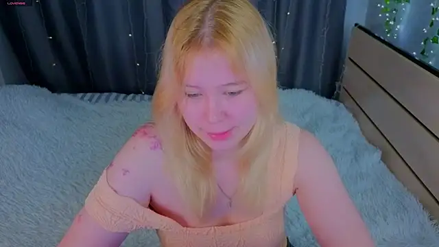 Snapshot of unburnedgirl chatting on June 22, 2026, 4:04 pm unburnedgirl online show from June 22, 2026, 4:04 pm