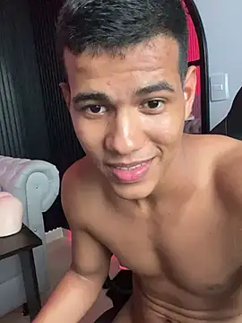 Snapshot of noahdark_ chatting on May 17, 2026, 2:24 pm noahdark online show from May 17, 2026, 2:24 pm