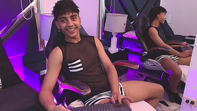 MiikeOthon online show from April 2, 2026, 4:54 am