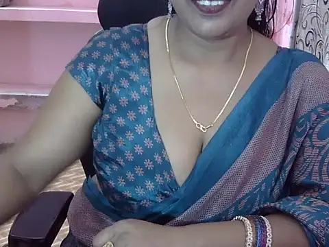 Snapshot of Rubi_012 chatting on April 11, 2026, 7:35 am Rubi 012 online show from April 11, 2026, 7:35 am