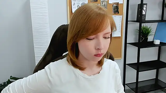 CherryCrushLove online show from May 27, 2026, 6:10 am