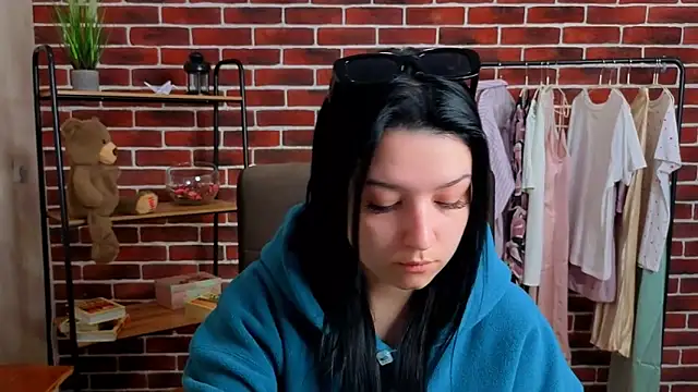 Snapshot of AnnaaPage chatting on April 15, 2026, 1:40 pm AnnaaPage online show from April 15, 2026, 1:40 pm