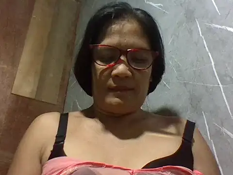 Snapshot of PinayZaira chatting on May 22, 2026, 5:29 pm PinayZaira online show from May 22, 2026, 5:29 pm