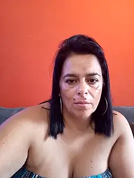 Snapshot of lucianamorocha chatting on April 15, 2026, 1:40 pm lucianamorocha online show from April 15, 2026, 1:40 pm