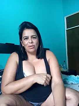 Snapshot of lucianamorocha chatting on April 16, 2026, 11:55 am lucianamorocha online show from April 16, 2026, 11:55 am