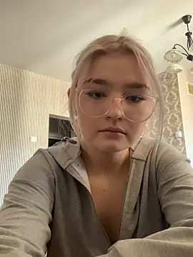 KimCarr online show from April 2, 2026, 11:52 am