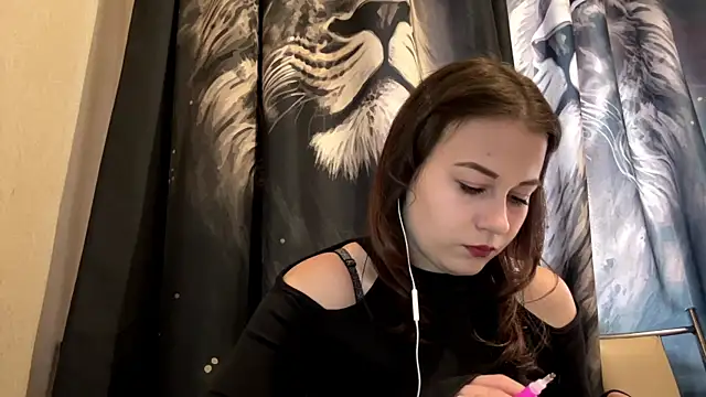 TinaBloom online show from April 2, 2026, 8:45 am